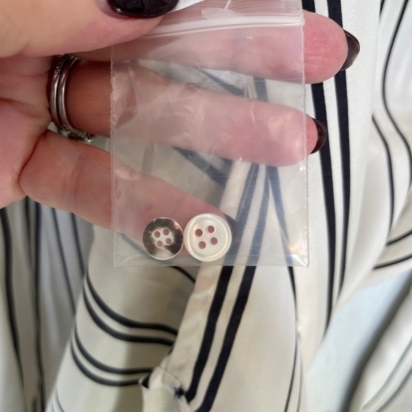 Everlane 100% Silk Blouse Black/White Stripes Classic Blouse Style Size 6 - Picture 10 of 10